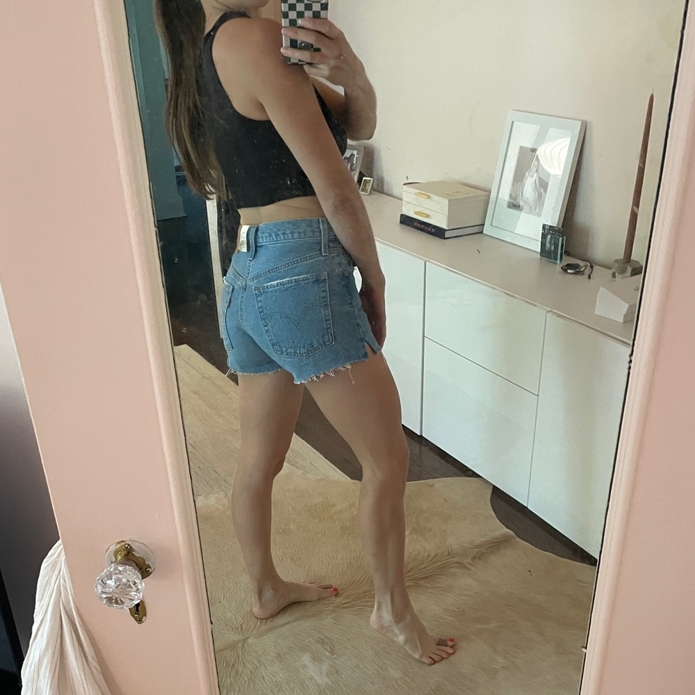 Levi’s 501 Jean Shorts - Picture 2 of 7